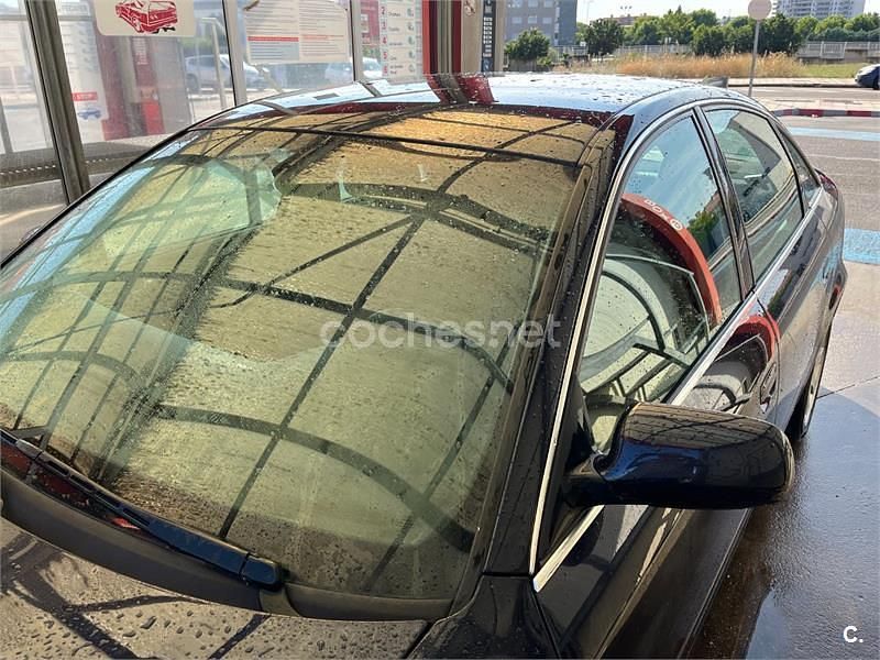 Usado Audi A6 170 CV (125 kW) 2003 Azul Berlina