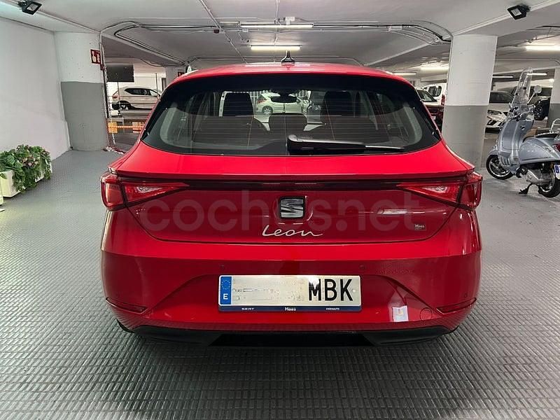 Usado Seat Leon Style 110 CV (80 kW) 2022 Rojo Berlina