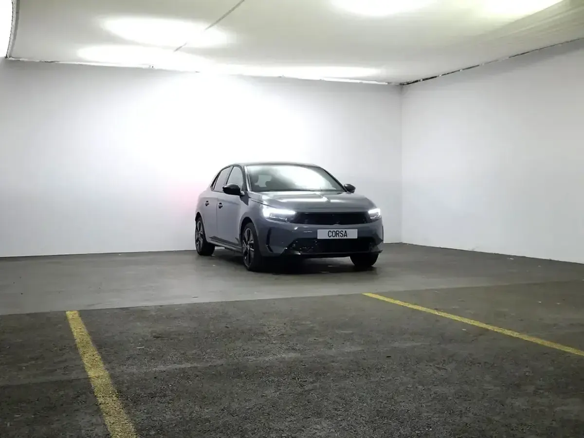 Usado Opel Corsa-e Edition 100 kW (136 CV) 2023 Gris Utilitario
