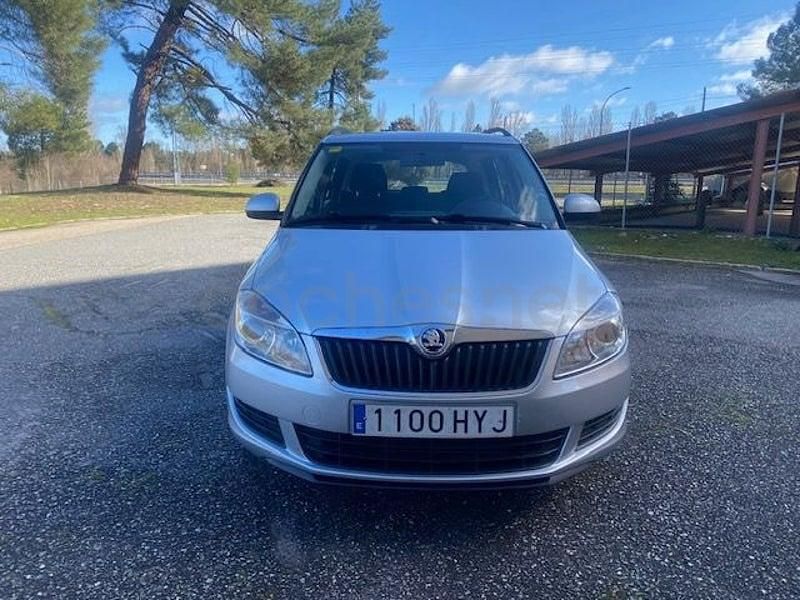 Usado Skoda Fabia Style 90 CV (66 kW) 2014 Gris / plata Familiar