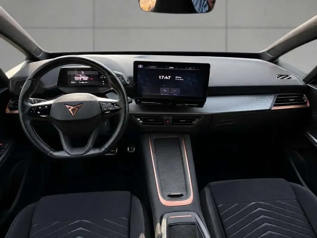 Usado Cupra Born e-Boost 169 kW (231 CV) 2021 Gris Utilitario