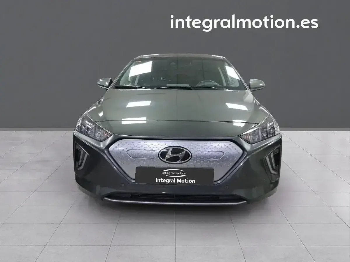 Usado Hyundai Ioniq Style 100 kW (136 CV) 2021 Gris Utilitario