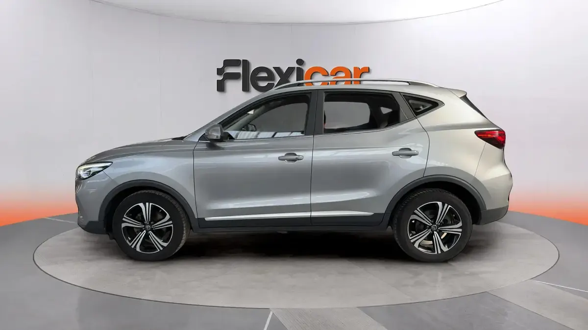 Usado MG ZS Luxury 111 CV (81 kW) 2022 Gris SUV