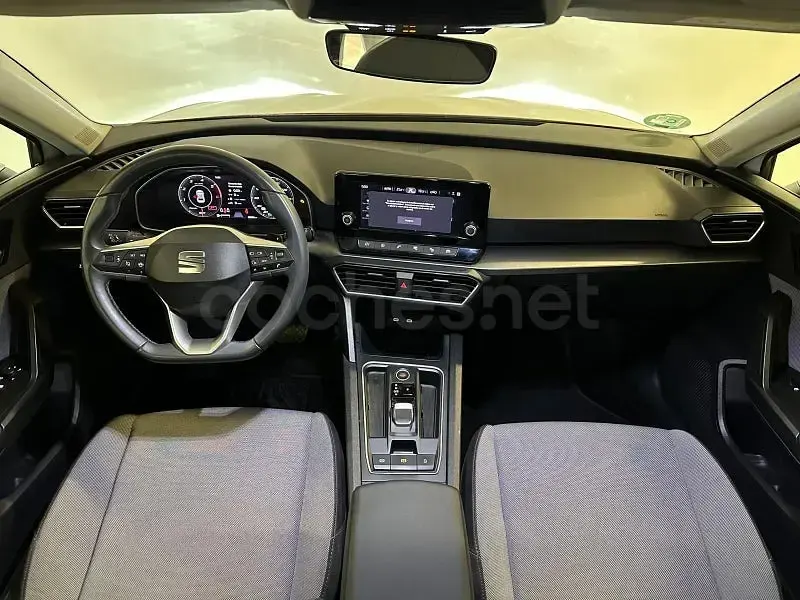 Usado Seat Leon Style 150 CV (110 kW) 2024 Blanco Berlina