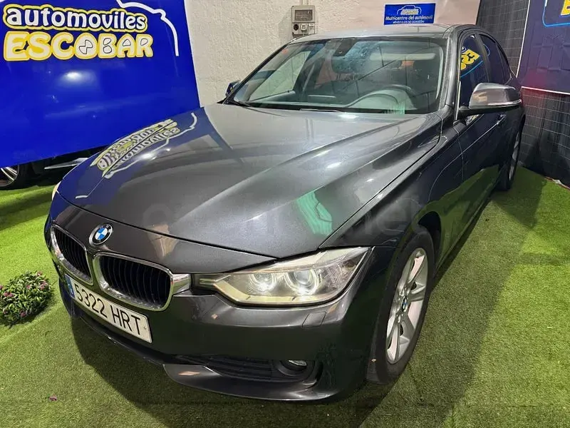 Usado BMW 318 Comfort Edition 143 CV (105 kW) 2013 Gris / plata Berlina