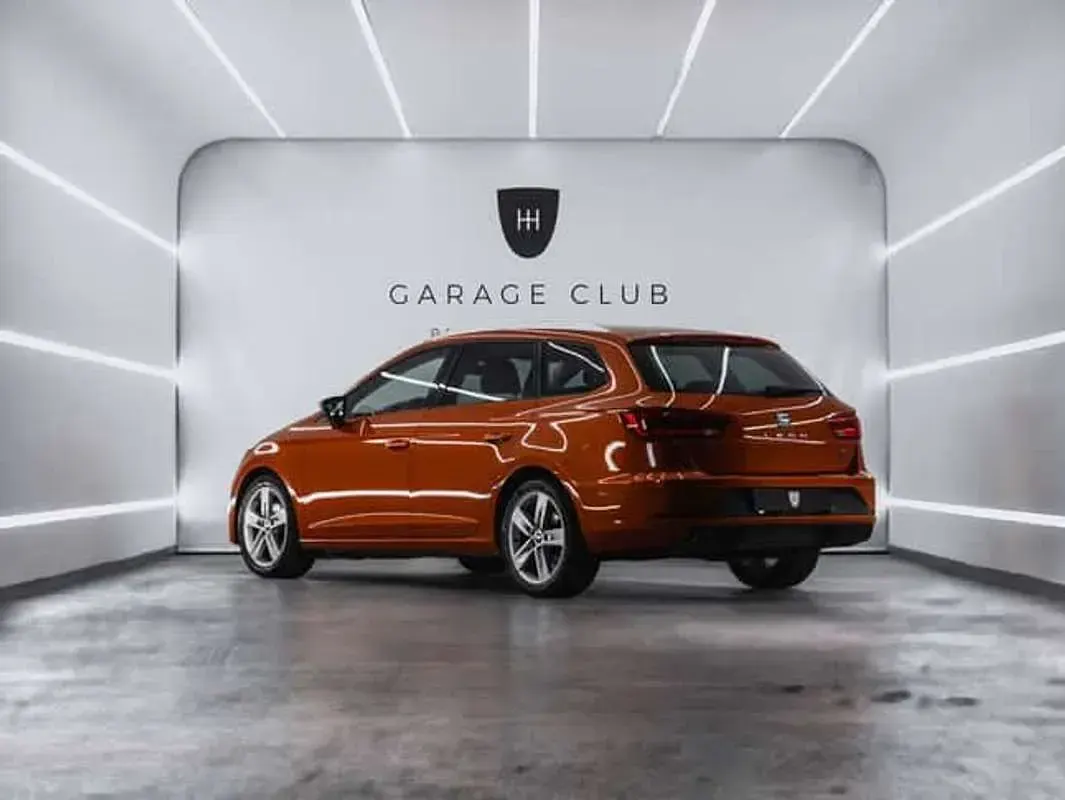 Usado Seat Leon ST FR 150 CV (110 kW) 2018 Naranja Familiar