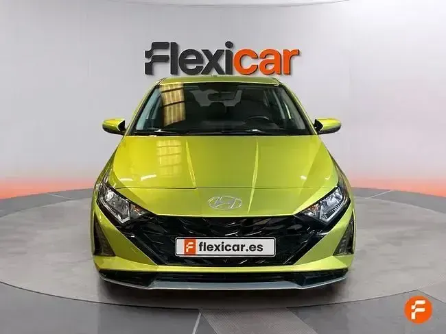 Usado Hyundai i20 100 CV (73 kW) 2024 Amarillo Utilitario