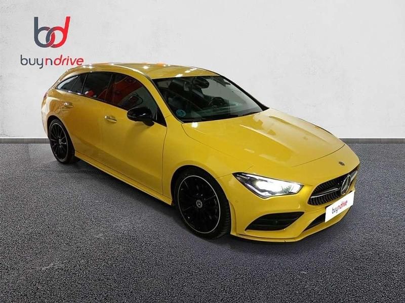 Usado Mercedes CLA200 Shooting Brake 150 CV (110 kW) 2020 Amarillo Familiar