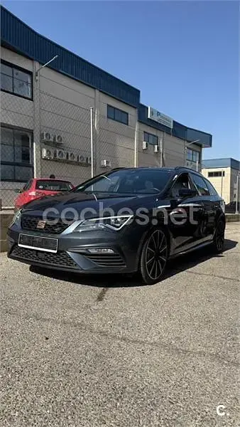 Usado Seat Leon ST 4Drive 300 CV (220 kW) 2020 Gris / plata Familiar