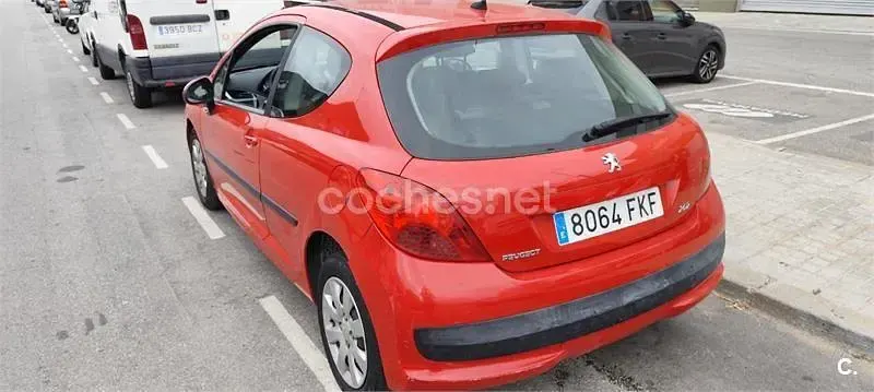 Usado Peugeot 207 75 CV (55 kW) 2007 Rojo Berlina