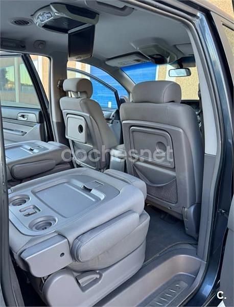 Usado Ssangyong (KGM) Rodius Limited 155 CV (114 kW) 2014 Gris / plata Monovolumen