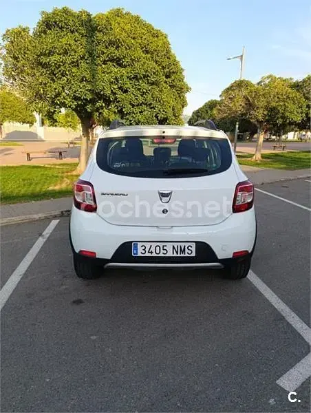 Usado Dacia Sandero Stepway 90 CV (66 kW) 2014 Blanco Berlina
