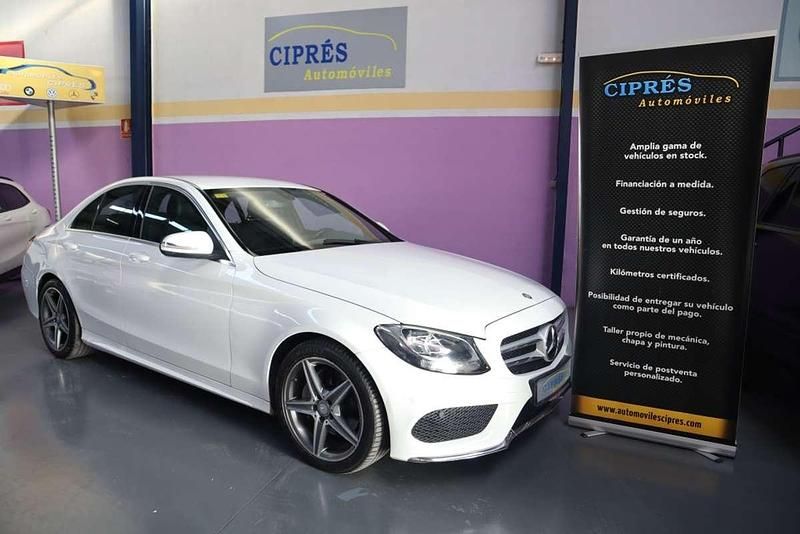 Blanco Usado 2015 Mercedes C220 AMG line Berlina | 21.900 € (Un poco caro) - Imagen 1/4