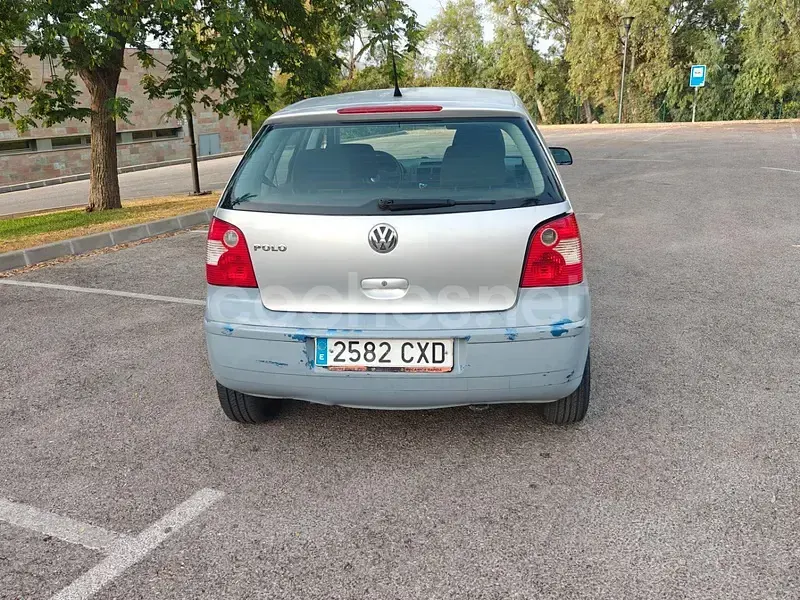 Usado VW Polo Trendline 75 CV (55 kW) 2004 Gris / plata Utilitario