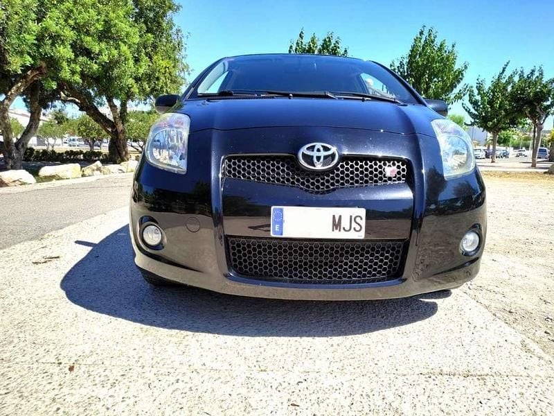 Usado Toyota Yaris 133 CV (97 kW) 2008 Negro Utilitario