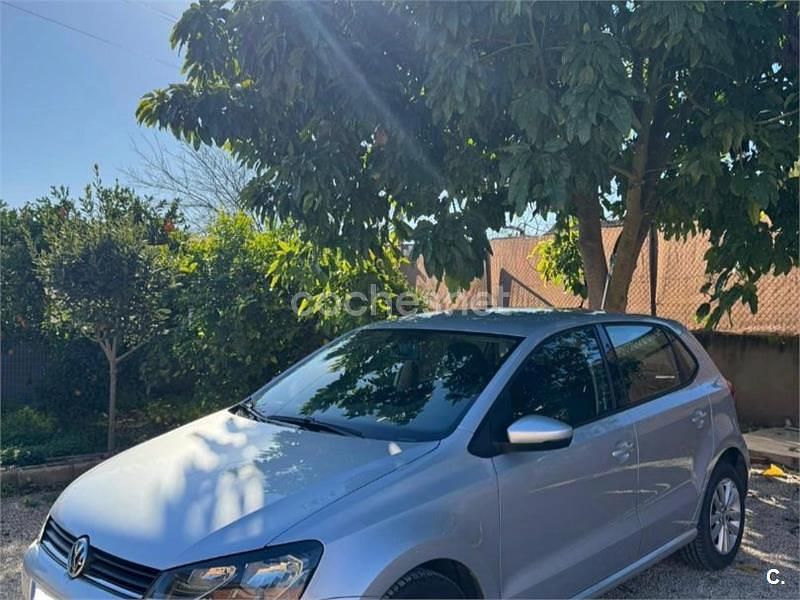 Usado VW Polo Advance 90 CV (66 kW) 2014 Gris / plata Berlina