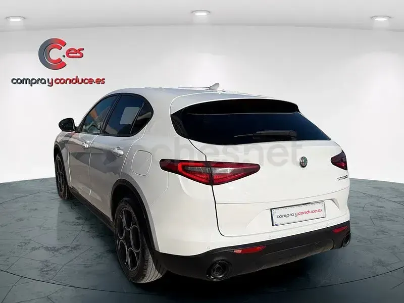 Usado Alfa Romeo Stelvio Sprint 160 CV (117 kW) 2022 Blanco SUV
