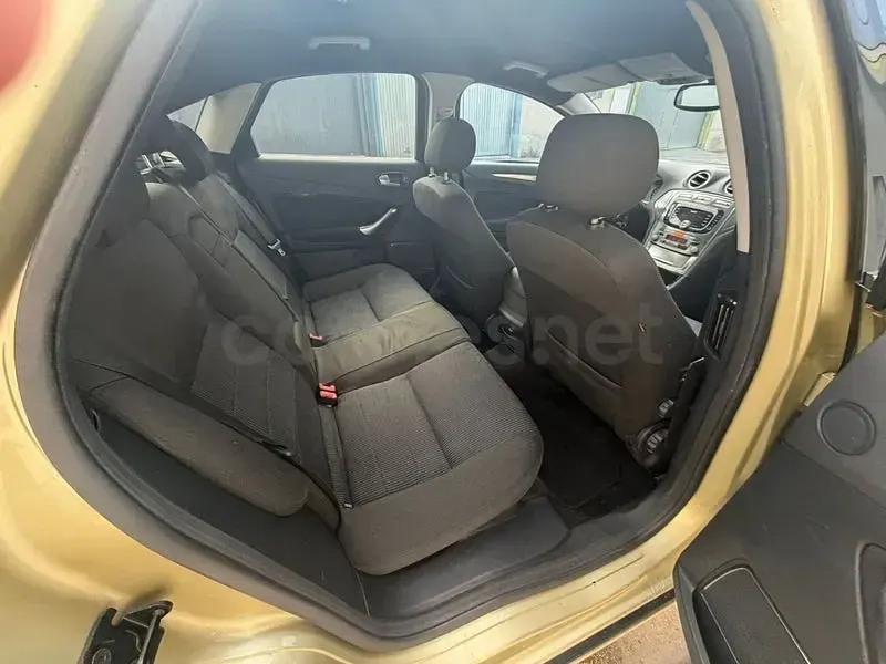 Usado Ford Mondeo Trend 140 CV (102 kW) 2007 Amarillo Berlina