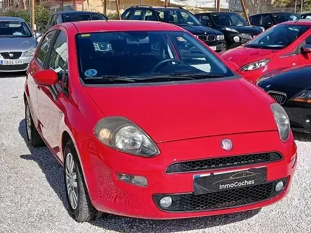 Usado Fiat Punto Easy 77 CV (56 kW) 2014 Rojo Utilitario