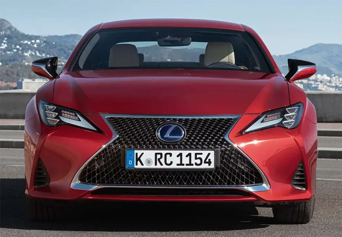 Usado Lexus RC300h Executive Line 223 CV (164 kW) 2018 Rojo Coupe