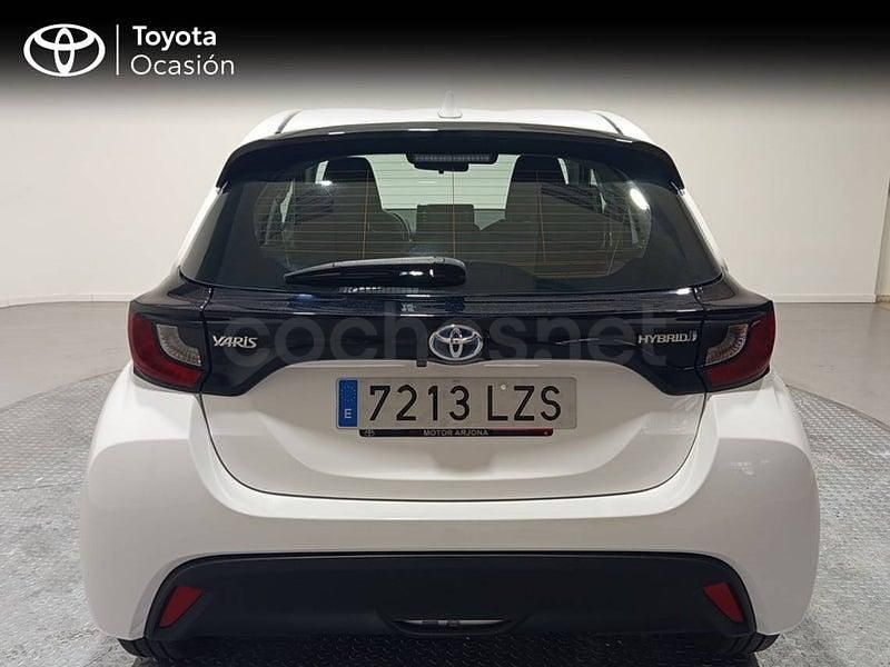 Usado Toyota Yaris Hybrid Business Edition 116 CV (85 kW) 2022 Blanco Berlina