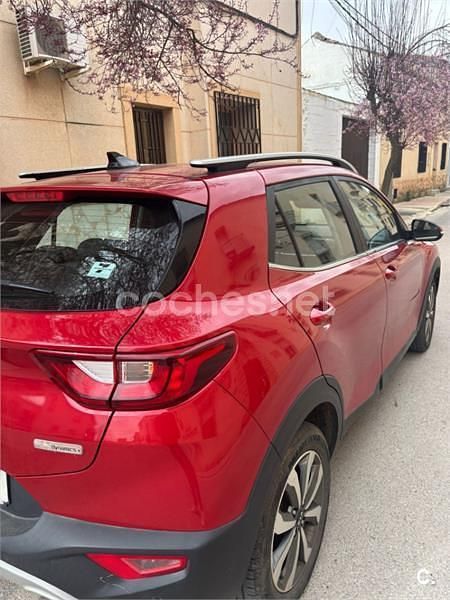 Usado Kia Stonic 100 CV (73 kW) 2021 Rojo SUV