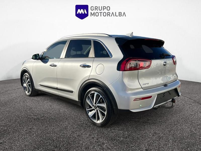 Usado Kia Niro 141 CV (103 kW) 2020 Gris / plata SUV