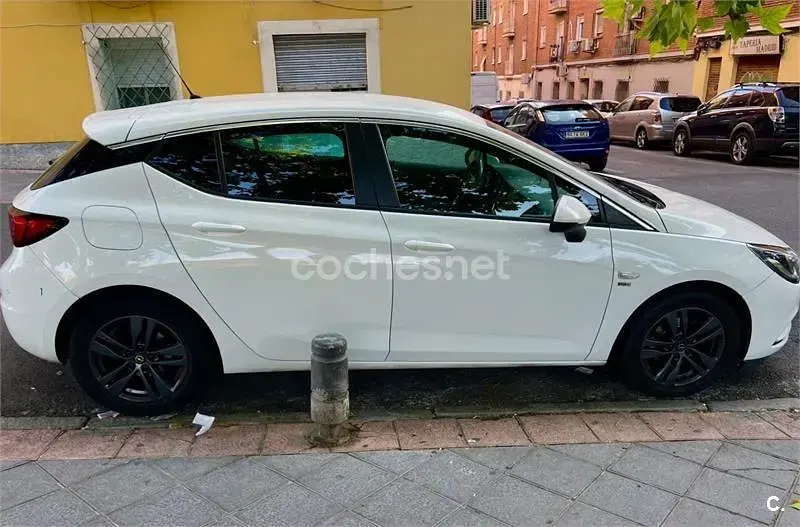 Usado Opel Astra 125 CV (91 kW) 2019 Blanco Berlina