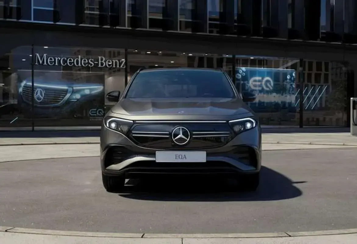 Usado Mercedes EQA250 AMG line 141 kW (192 CV) 2022 Gris SUV