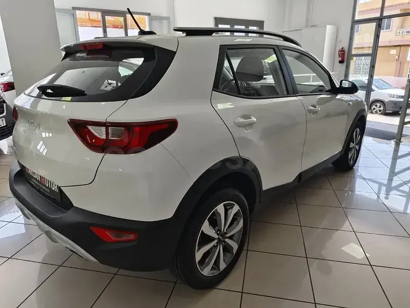 Usado Kia Stonic 84 CV (61 kW) 2023 Blanco SUV