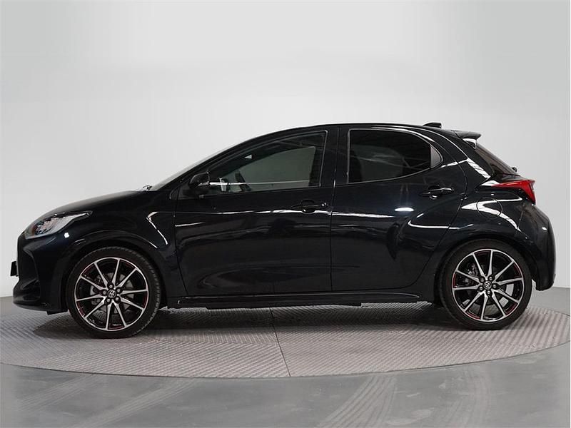 Usado Toyota Yaris Hybrid Sport 116 CV (85 kW) 2023 Negro azabache Utilitario