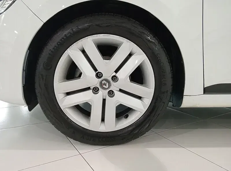 Usado Renault Clio V Intens 100 CV (73 kW) 2022 Blanco Berlina