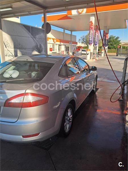 Usado Ford Mondeo Trend 140 CV (102 kW) 2010 Gris / plata Berlina