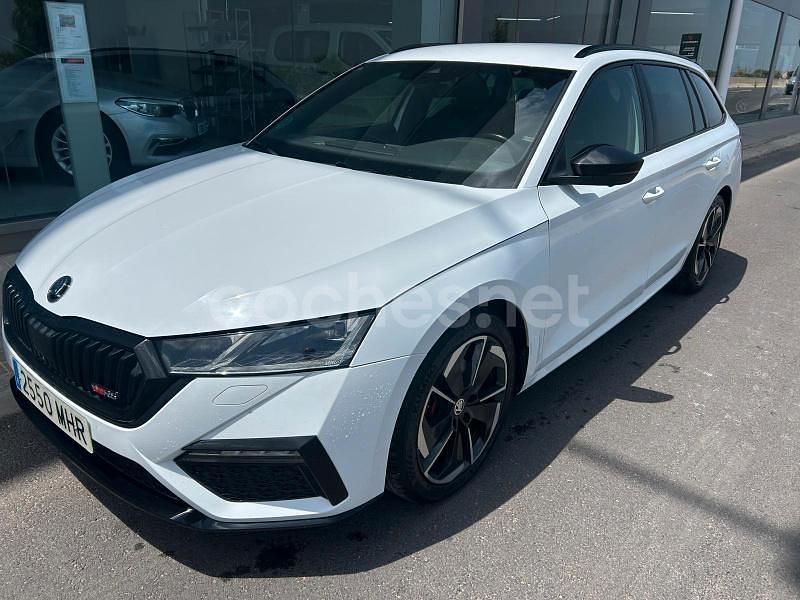 Blanco Usado 2023 Skoda Octavia RS Berlina | 31.500 € (Caro) - Imagen 1/3