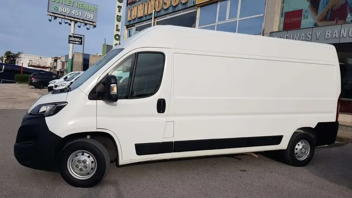 Usado Peugeot Boxer S 140 CV (102 kW) 2021 Blanco Van