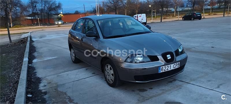 Usado Seat Ibiza Stella 100 CV (73 kW) 2003 Gris / plata Utilitario