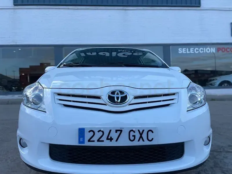 Usado Toyota Auris Active 90 CV (66 kW) 2011 Blanco Utilitario