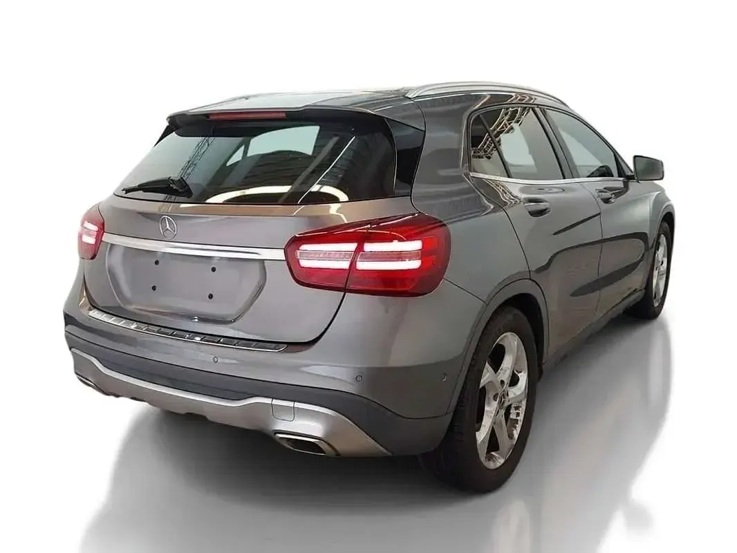 Usado Mercedes GLA200 156 CV (114 kW) 2019 Gris SUV
