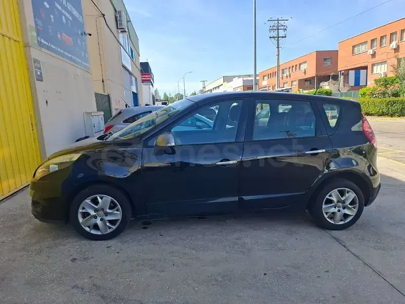 Usado Renault Scénic III 110 CV (80 kW) 2012 Negro Monovolumen