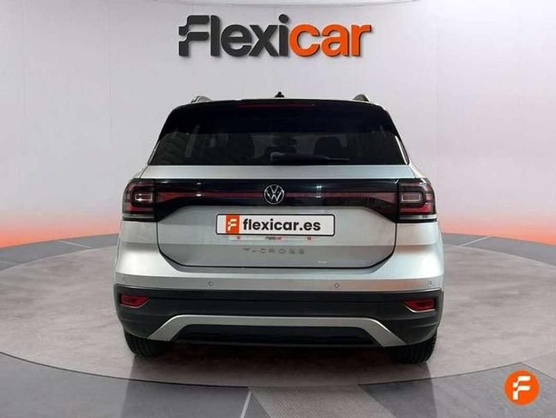 Usado VW T-Cross Advance 110 CV (80 kW) 2022 Gris SUV