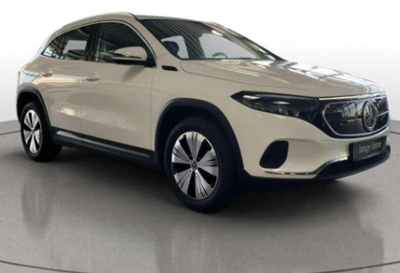 Begagnad Mercedes EQA250 139 kW (190 HK) 2021 Vit SUV