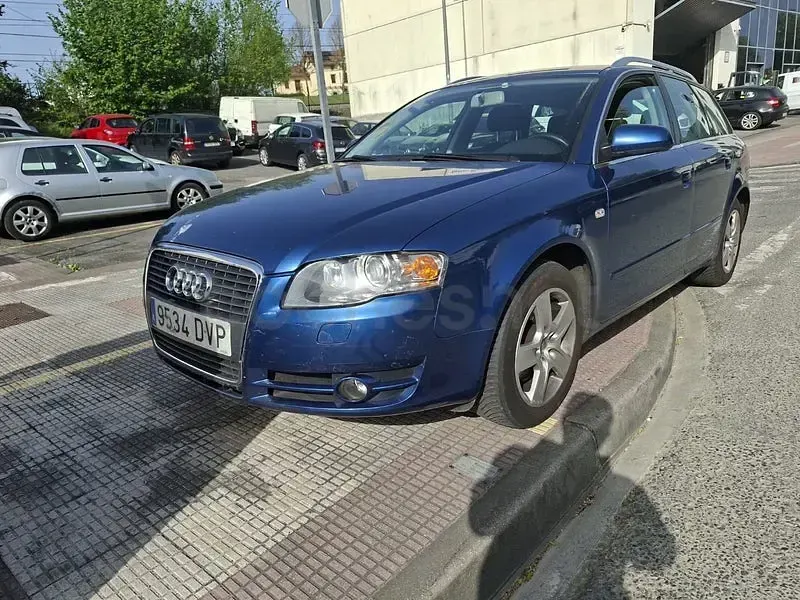 Usado Audi A4 140 CV (102 kW) 2006 Azul Familiar