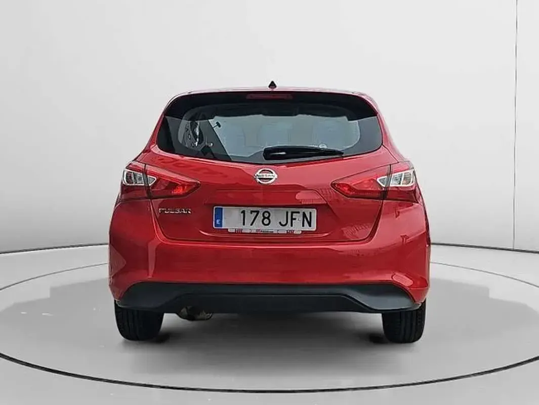 Usado Nissan Pulsar Acenta 116 CV (85 kW) 2015 Rojo Utilitario