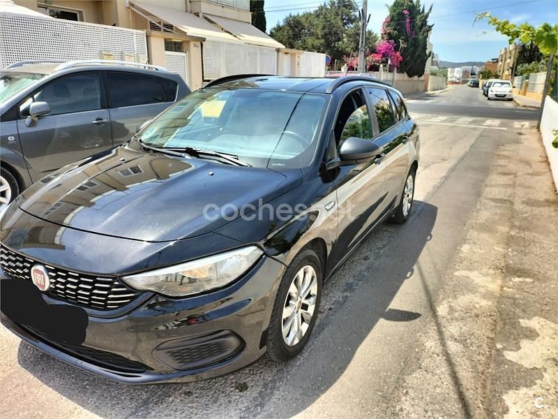 Usado Fiat Tipo Lounge 120 CV (88 kW) 2018 Negro Familiar