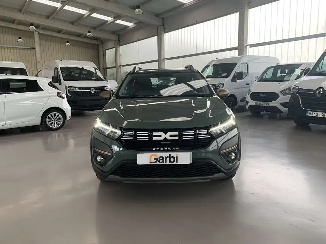 Usado Dacia Sandero Extreme 101 CV (74 kW) 2025 Verde Utilitario