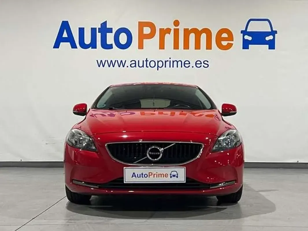 Usado Volvo V40 Kinetic 120 CV (88 kW) 2017 Rojo Utilitario