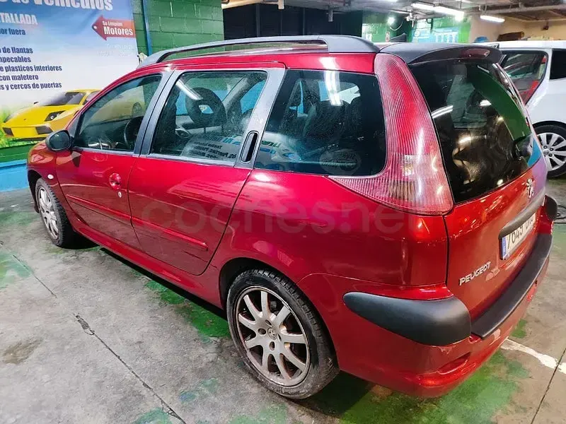 Begagnad Peugeot 206 90 HK (66 kW) 2005 Röd Sedan