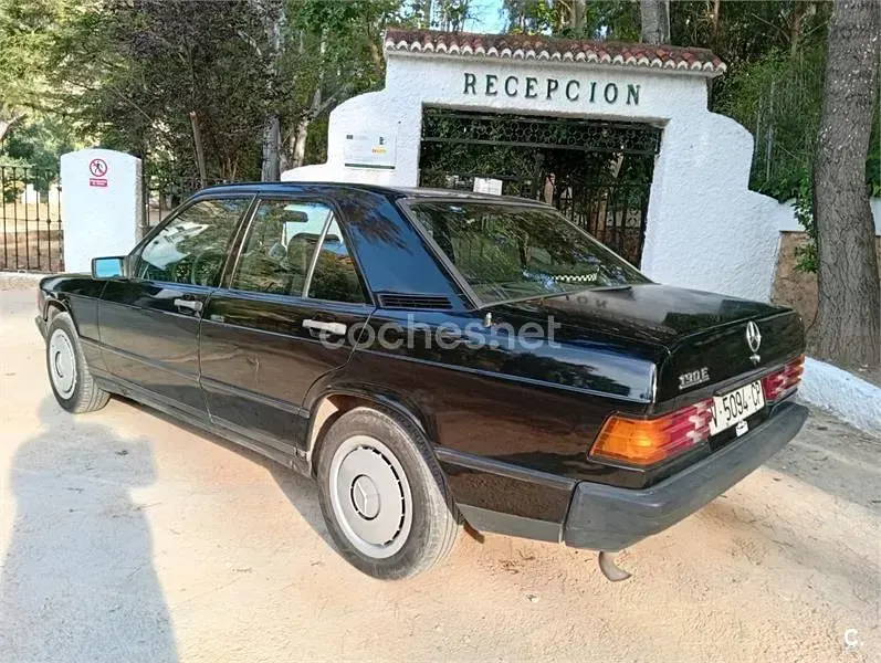 Usado Mercedes 190 126 CV (92 kW) 1988 Negro Berlina