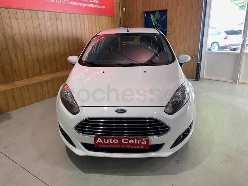 Usado Ford Fiesta Trend 82 CV (60 kW) 2013 Blanco Utilitario