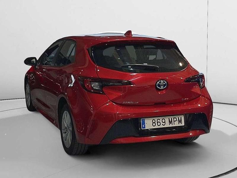 Usado Toyota Corolla Active 141 CV (103 kW) 2024 Rojo Utilitario